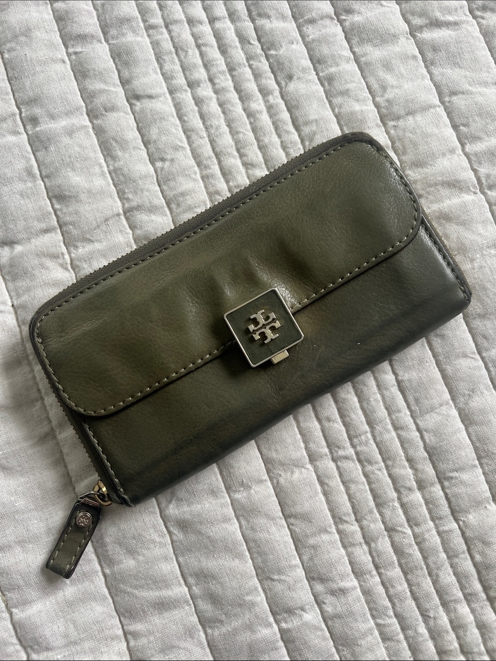 Tory Burch Clara Zip Continental Wallet - Khaki Green